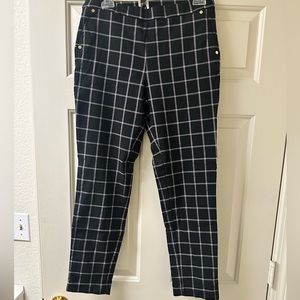 Plaid straight-legged slacks